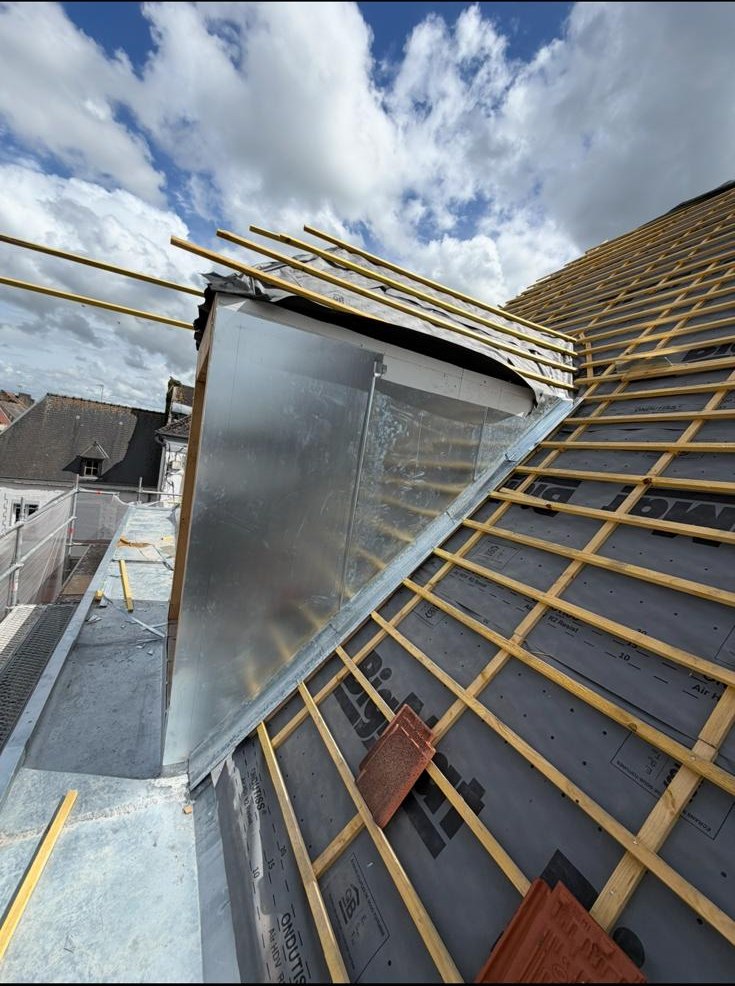 Lucarne habillée de zinc après façonnage
