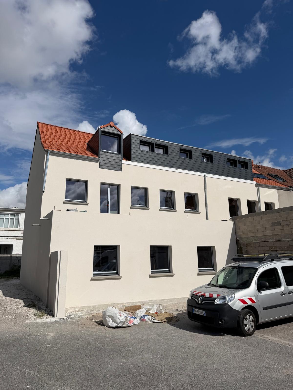Bâtiment entièrement rénové par Bâti & Nature